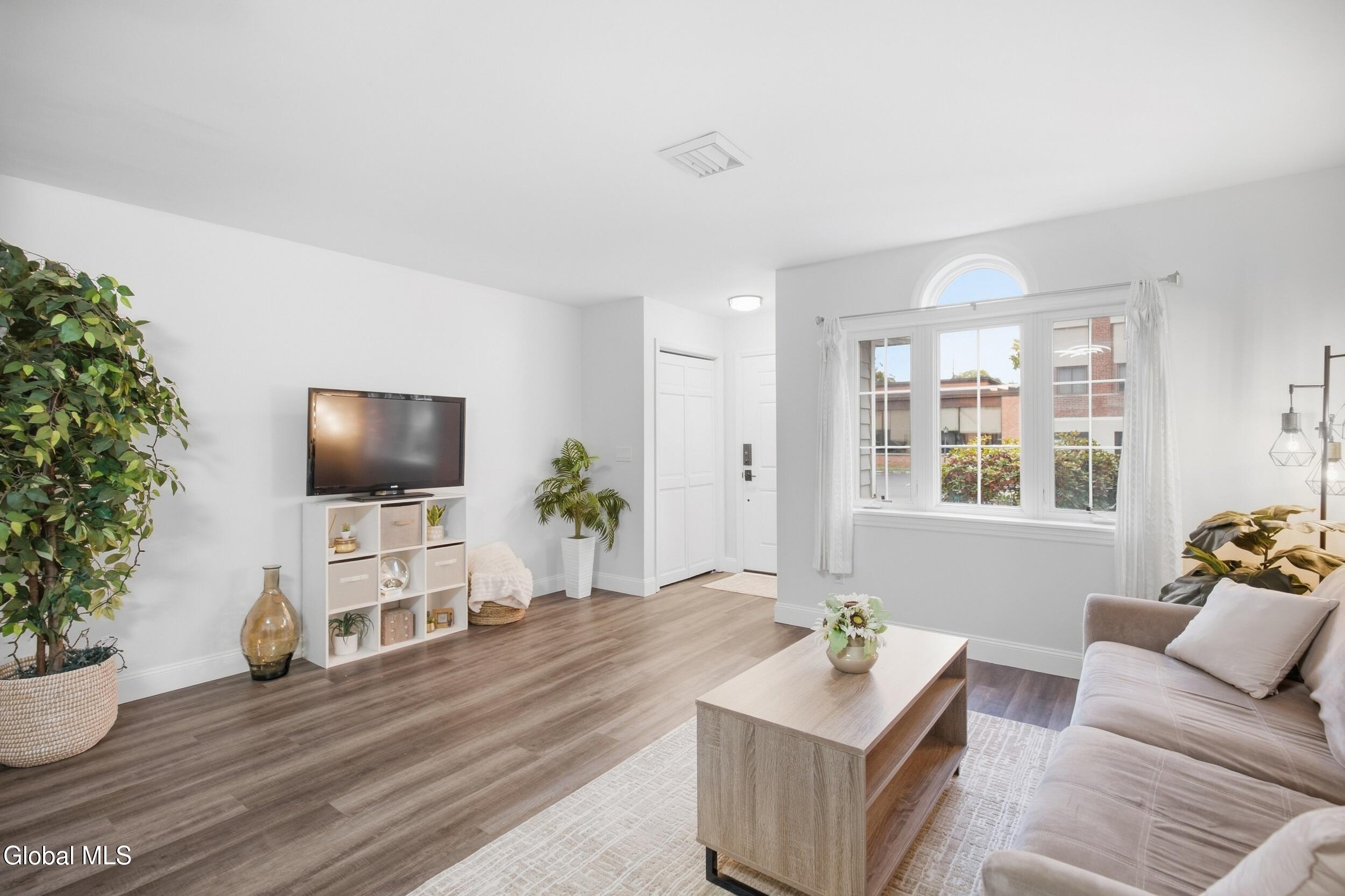 222 S Ten Broeck Street Schenectady NY 12302