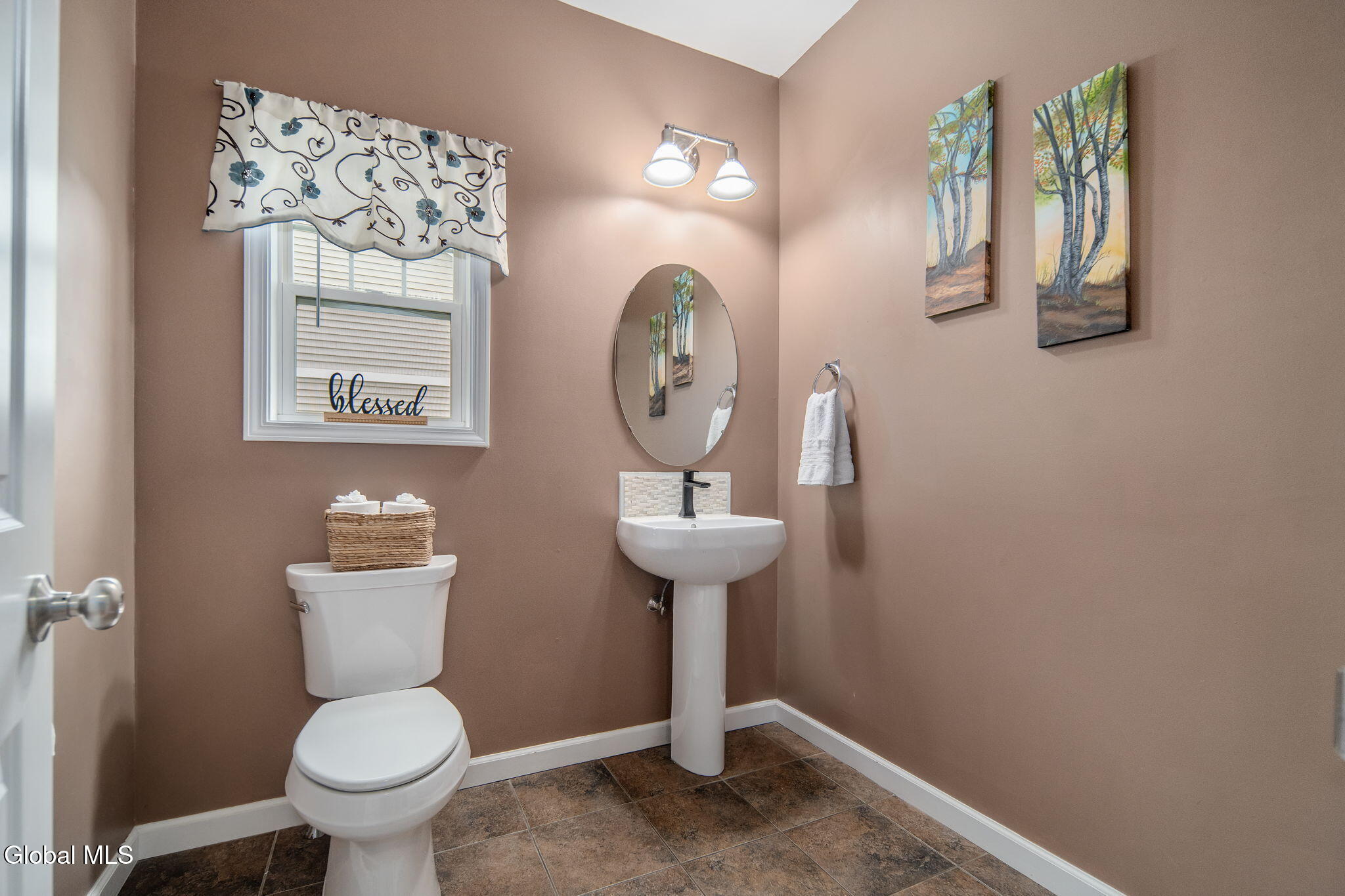 28 Guiliana Circle Troy NY 12180