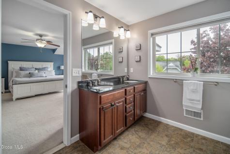 28 Guiliana Circle Troy NY 12180
