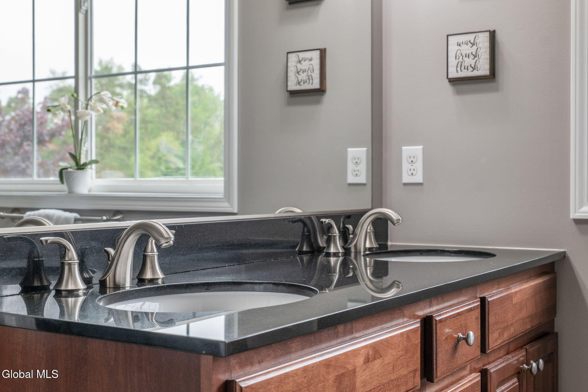 28 Guiliana Circle Troy NY 12180