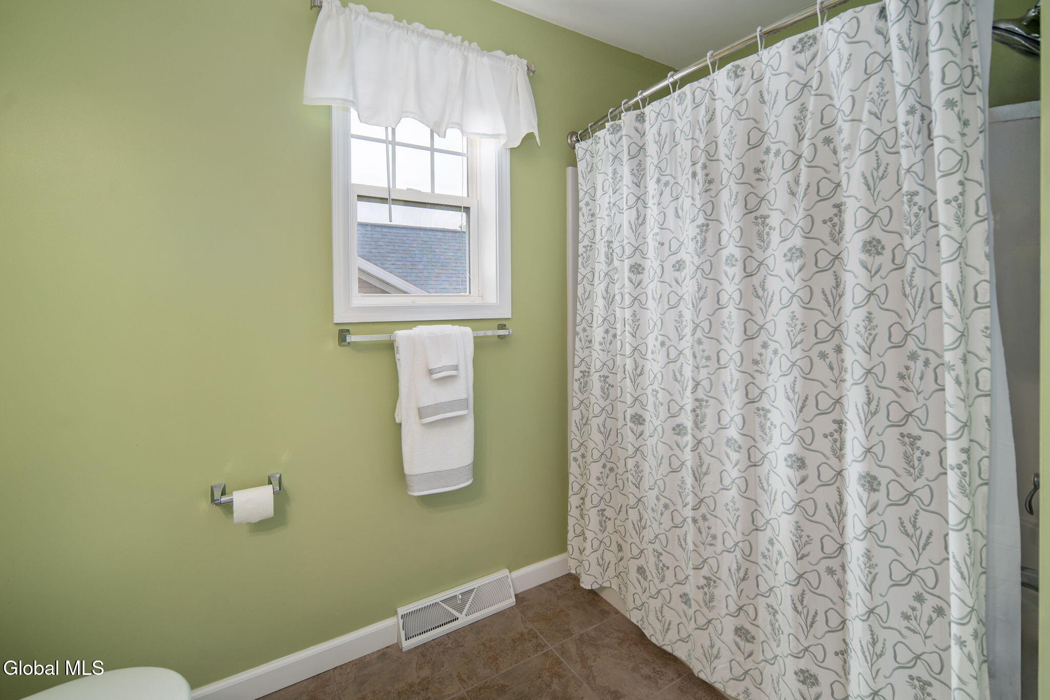 28 Guiliana Circle Troy NY 12180