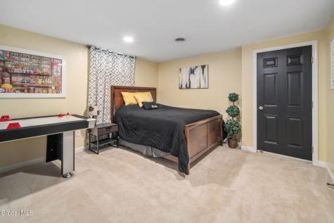 28 Guiliana Circle Troy NY 12180