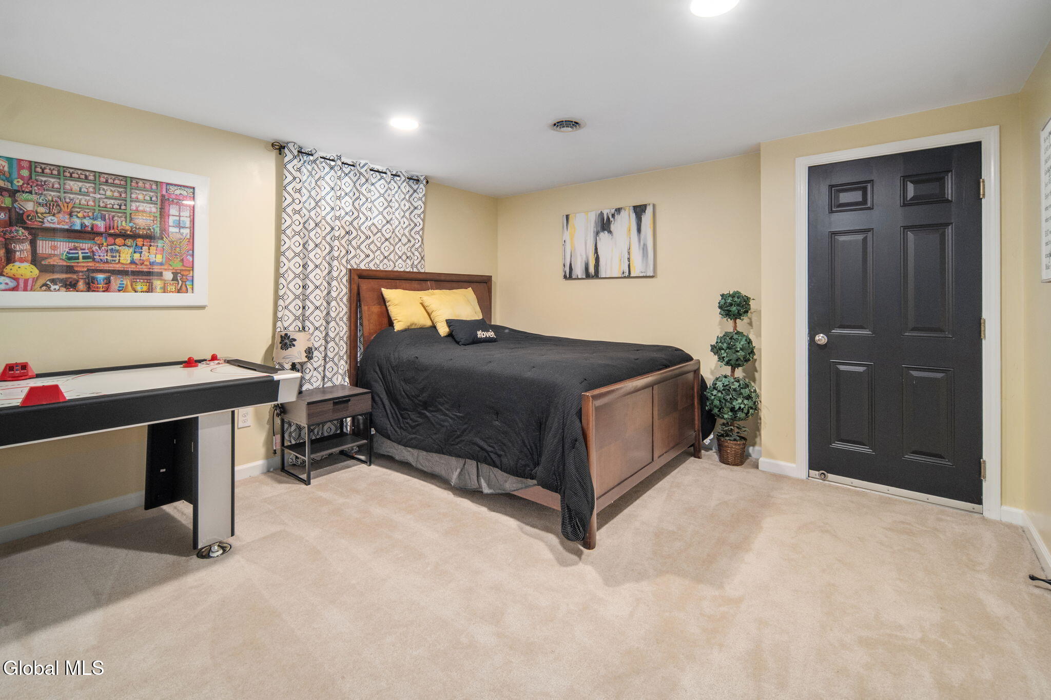 28 Guiliana Circle Troy NY 12180