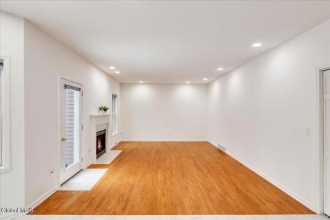 36 Oakmont Street Niskayuna NY 12309