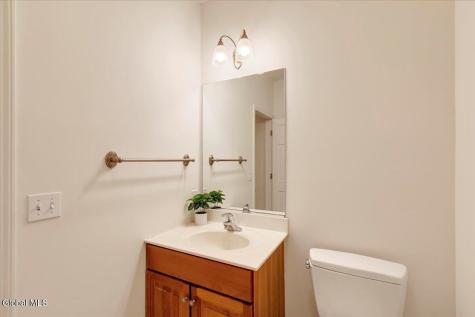 36 Oakmont Street Niskayuna NY 12309