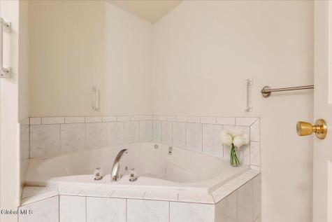 36 Oakmont Street Niskayuna NY 12309
