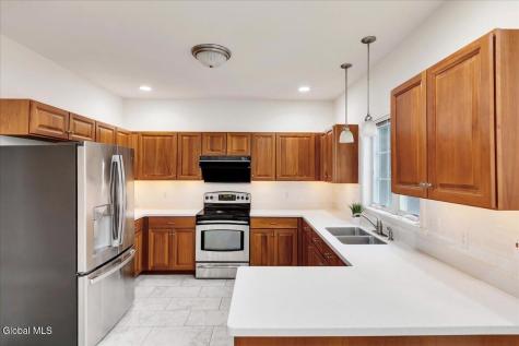 36 Oakmont Street Niskayuna NY 12309