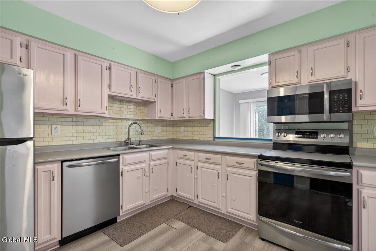 49 Cheryl Court Troy NY 12180