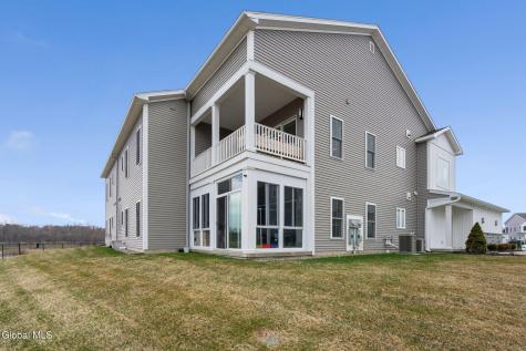 39 Wardley Circle Cohoes NY 12047