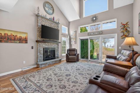 19 Empire Circle Rensselaer NY 12144