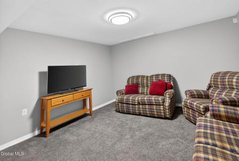 19 Empire Circle Rensselaer NY 12144