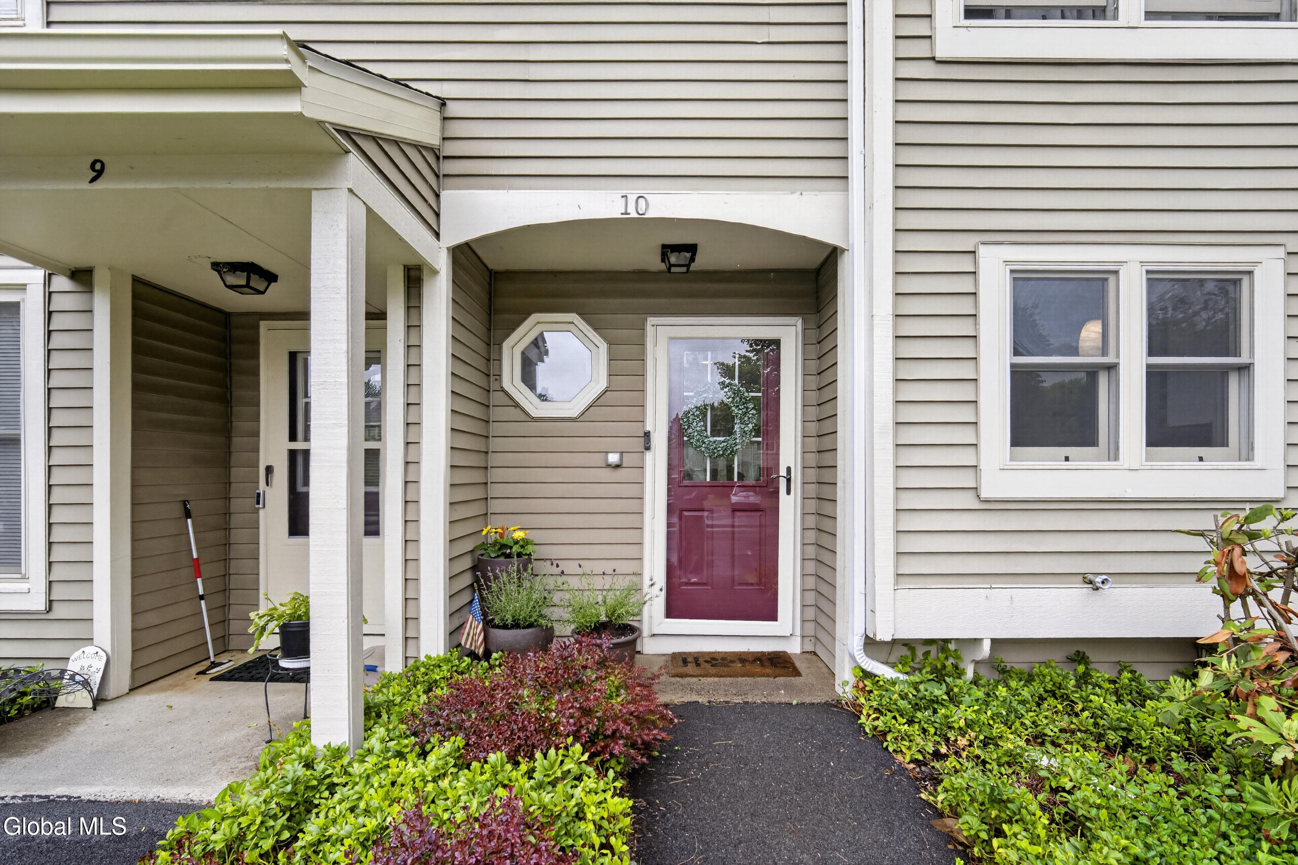10 Redcoat Court Halfmoon NY 12065
