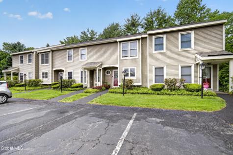 10 Redcoat Court Halfmoon NY 12065