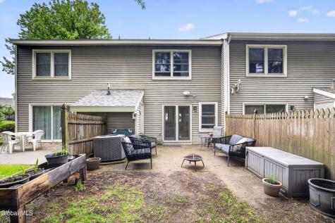 10 Redcoat Court Halfmoon NY 12065