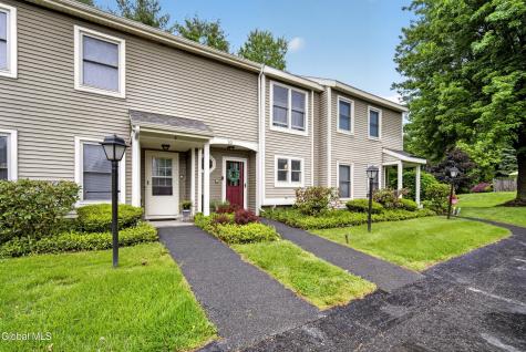 10 Redcoat Court Halfmoon NY 12065
