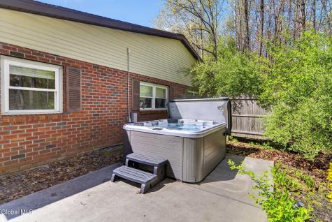6B Deer Creek Clifton Park NY 12065