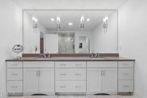 40 Cambridge Way Latham NY 12047