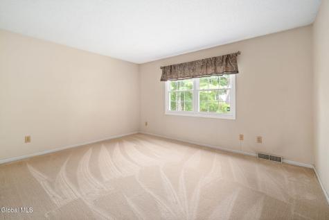 9 Ridgefield Drive Voorheesville NY 12186