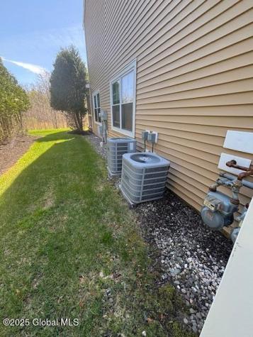 23 Stacey Court Cohoes NY 12047