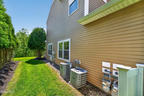 23 Stacey Court Cohoes NY 12047