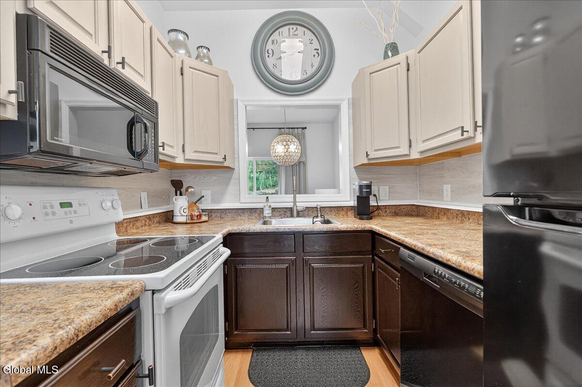22 Lakeview Road Saratoga Springs NY 12866