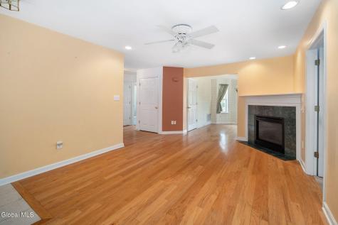 95 Morning Glory Way Schenectady NY 12306