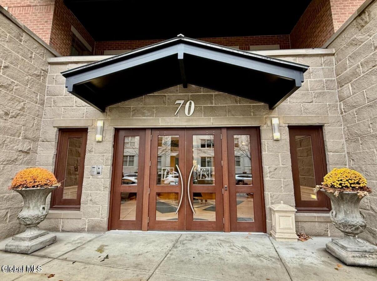 70 Railroad Place Saratoga Springs NY 12866