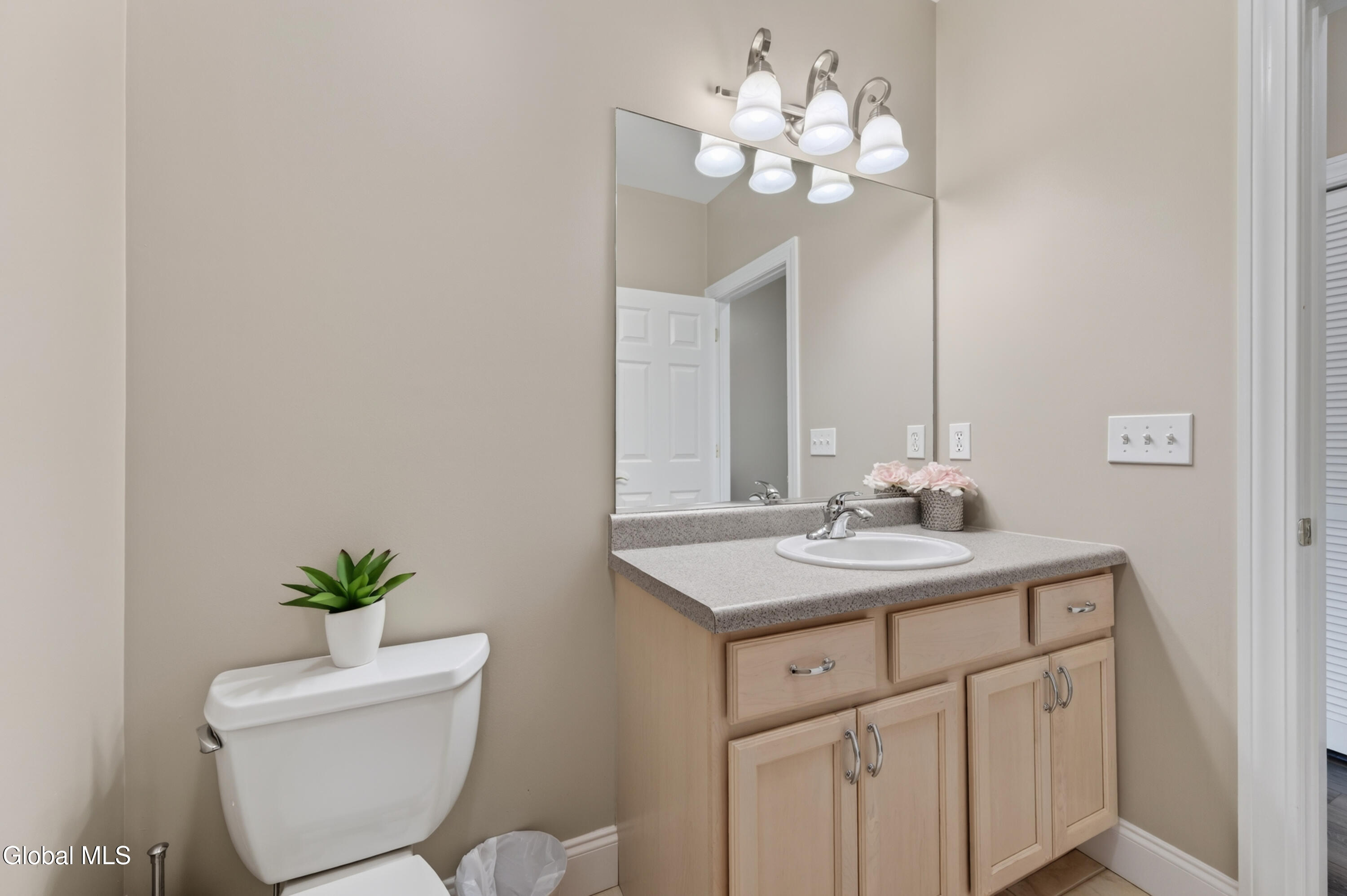 802 Vly Pointe Drive Niskayuna NY 12309