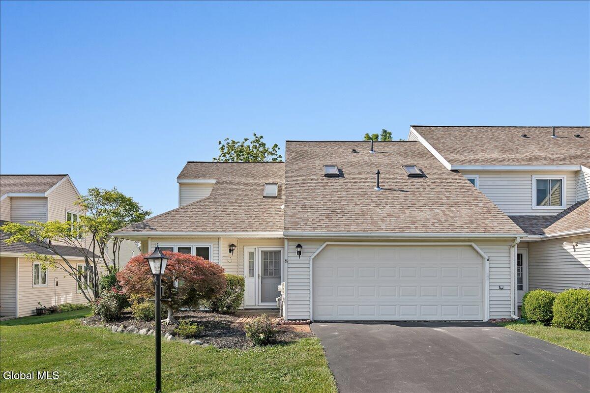 8 Rusfield Drive Glenmont NY 12077