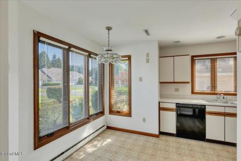 8 Rusfield Drive Glenmont NY 12077