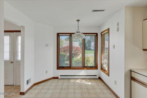 8 Rusfield Drive Glenmont NY 12077