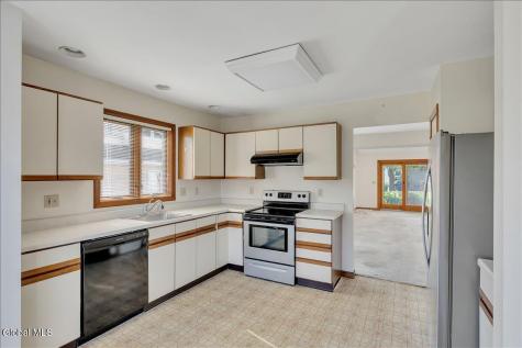 8 Rusfield Drive Glenmont NY 12077