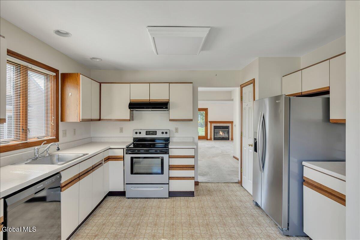 8 Rusfield Drive Glenmont NY 12077