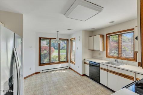 8 Rusfield Drive Glenmont NY 12077