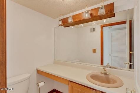 8 Rusfield Drive Glenmont NY 12077