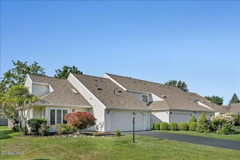 8 Rusfield Drive Glenmont NY 12077