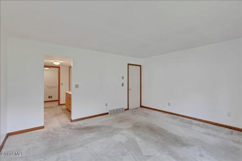 8 Rusfield Drive Glenmont NY 12077