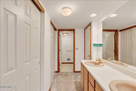 8 Rusfield Drive Glenmont NY 12077