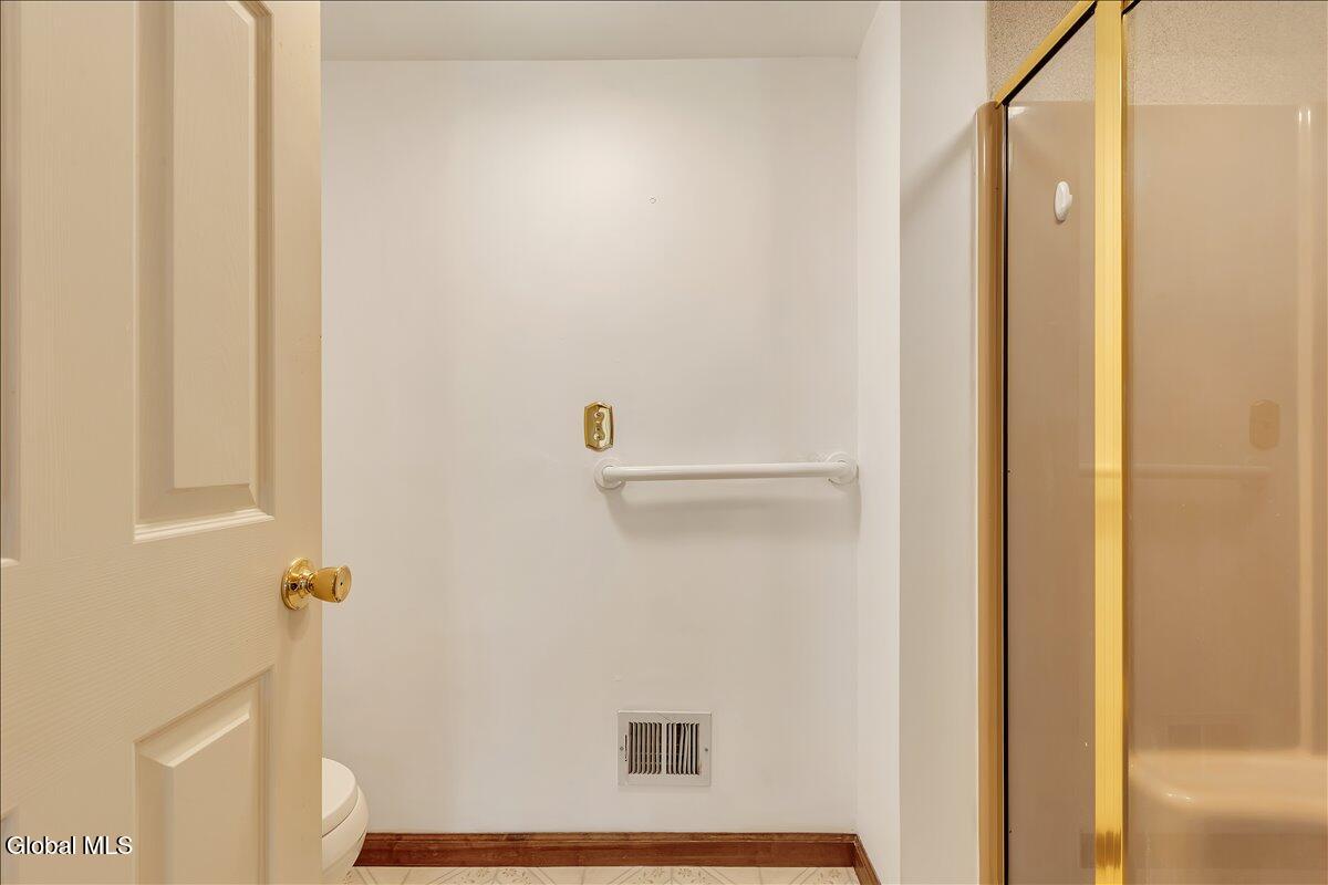 8 Rusfield Drive Glenmont NY 12077