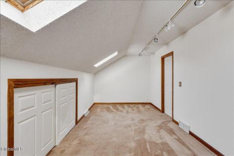 8 Rusfield Drive Glenmont NY 12077