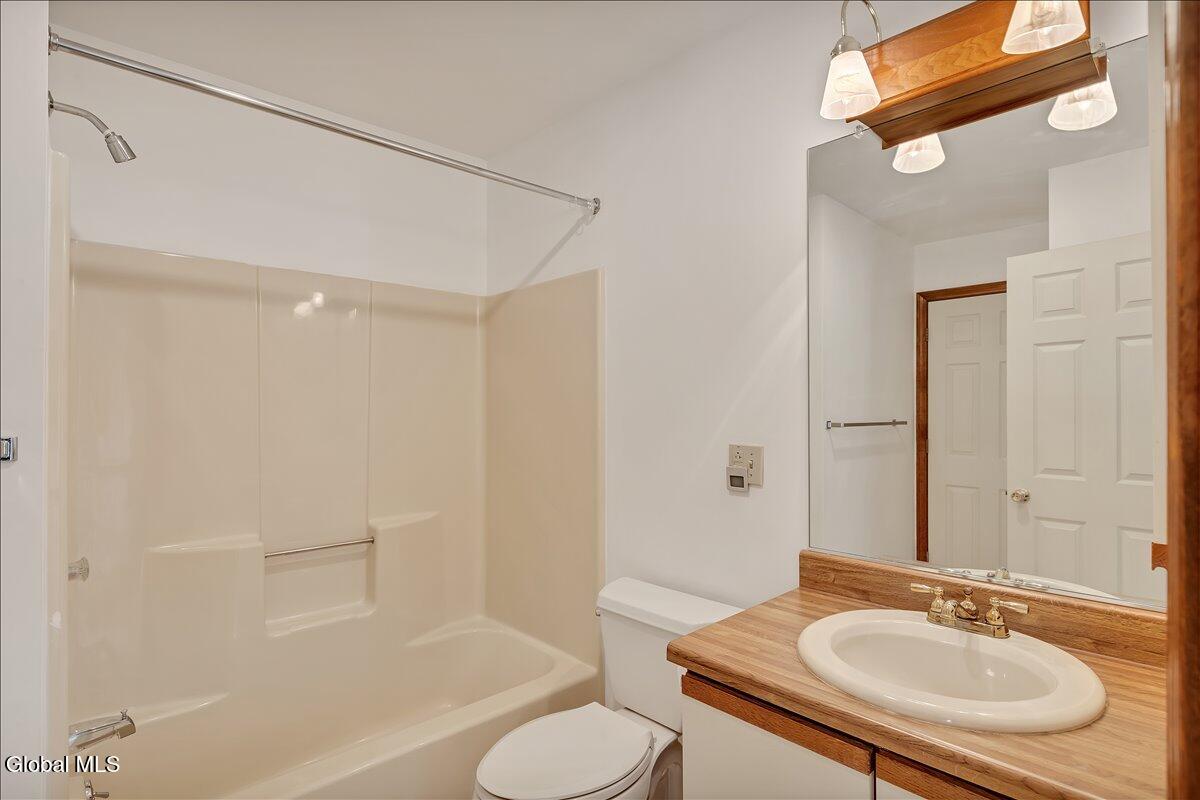 8 Rusfield Drive Glenmont NY 12077