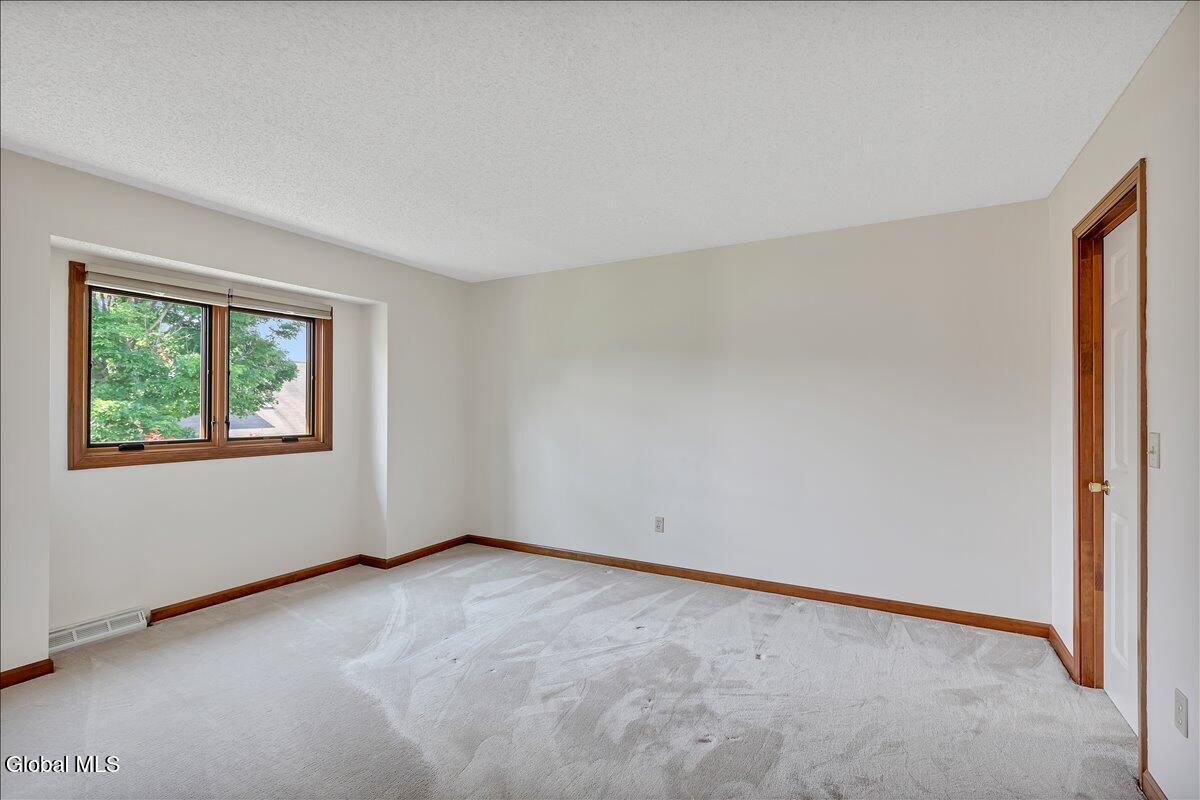 8 Rusfield Drive Glenmont NY 12077