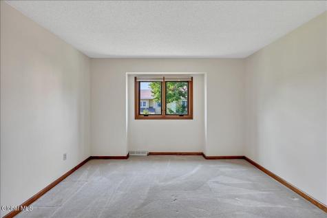 8 Rusfield Drive Glenmont NY 12077