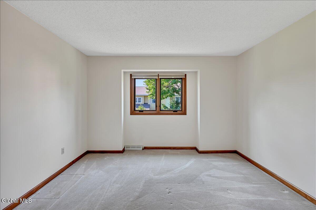 8 Rusfield Drive Glenmont NY 12077