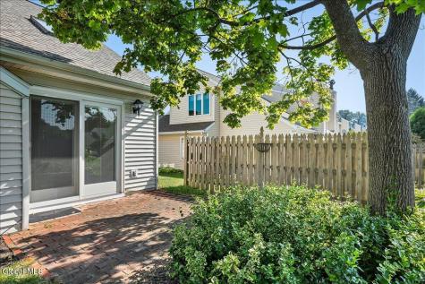 8 Rusfield Drive Glenmont NY 12077