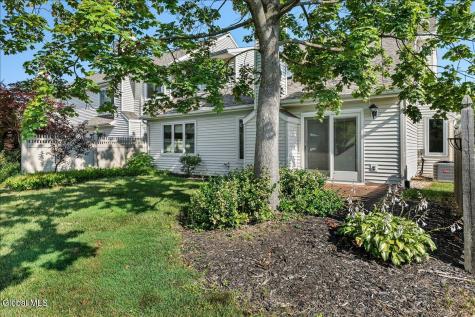 8 Rusfield Drive Glenmont NY 12077