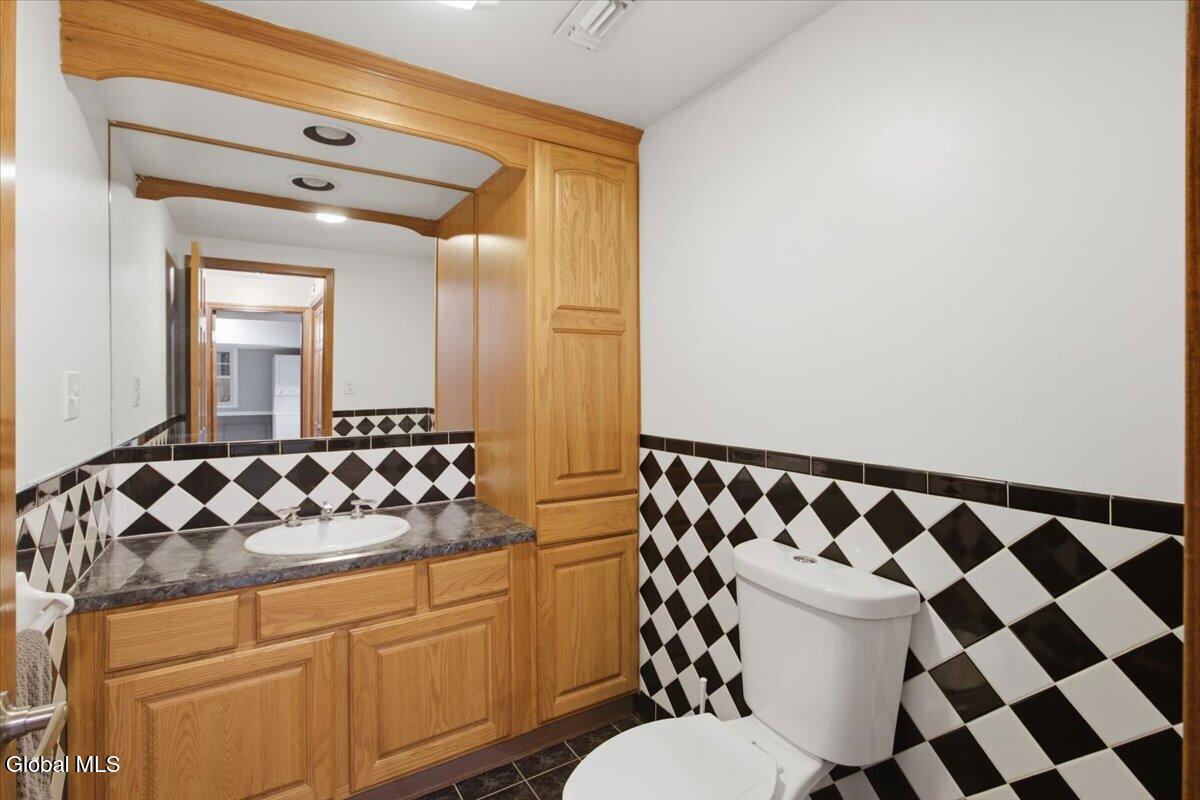 8 Green Meadow Drive Clifton Park NY 12065
