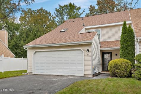 43 Grant Hill Court Clifton Park NY 12065
