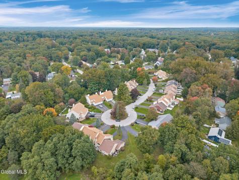 43 Grant Hill Court Clifton Park NY 12065