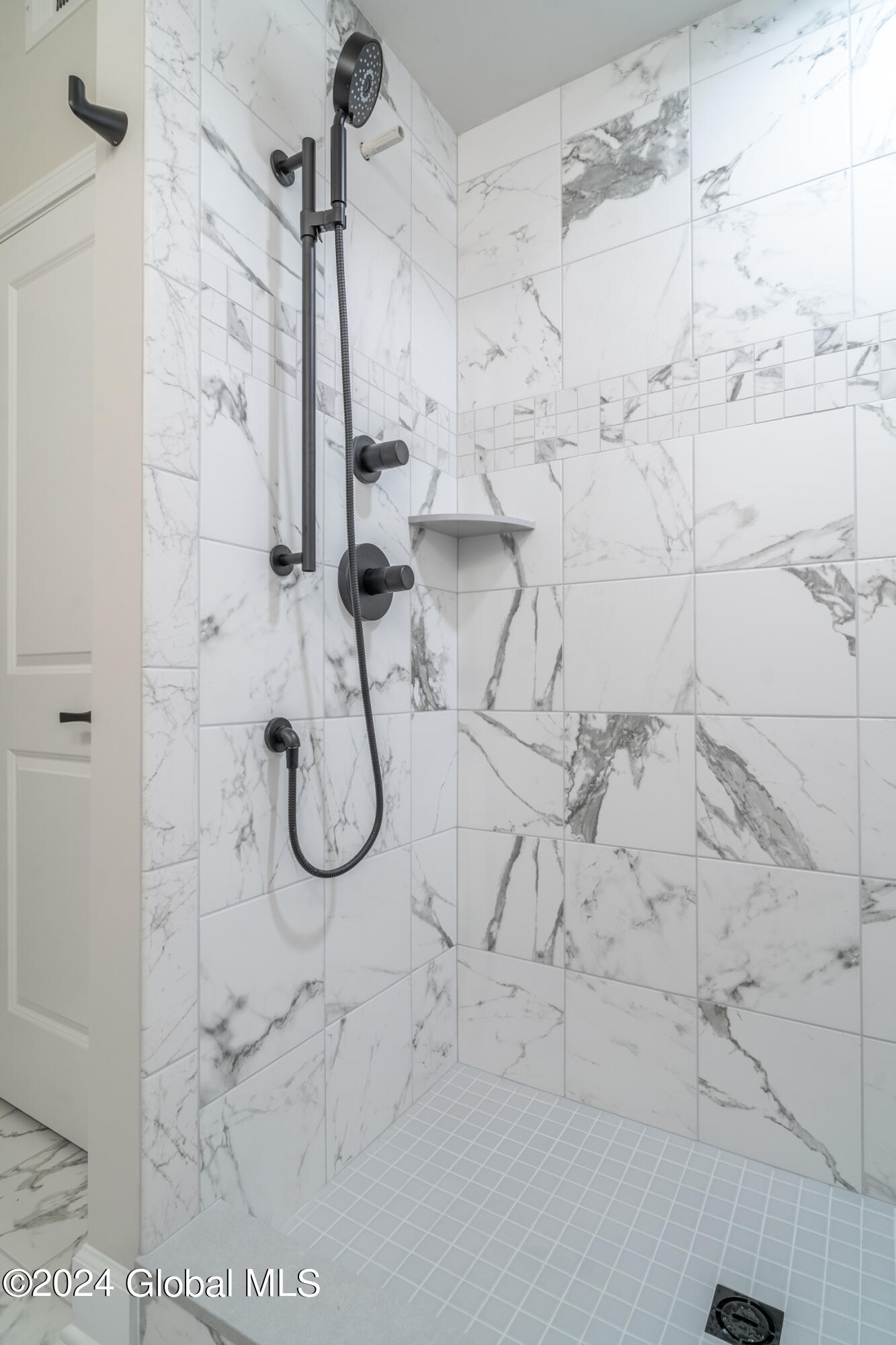 24 Priddle Lane Latham NY 12110